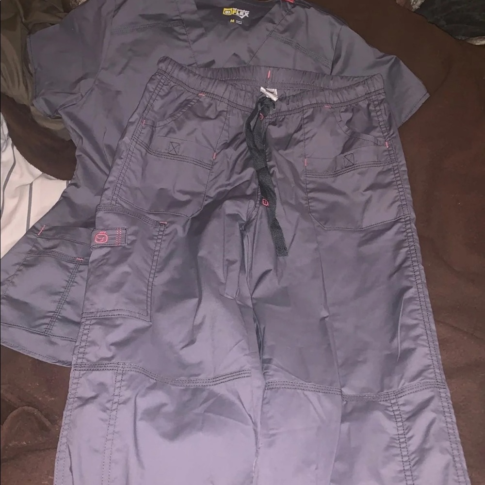 Medium size scrub top. Small size scrub bottoms.